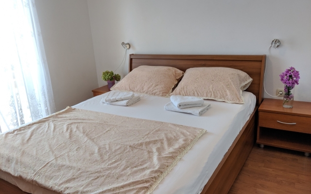 Apartment Jak - parking and BBQ: A3 Vodice, Riviera Sibenik