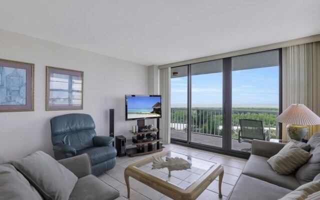 Beachfront Condo With Pool/views From two Balconies