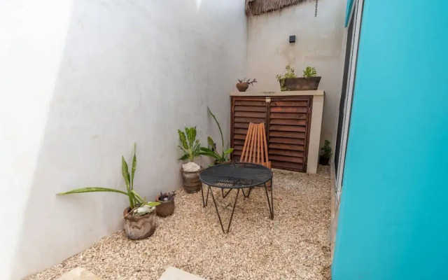 Tropical House With Private Pool in Downtown