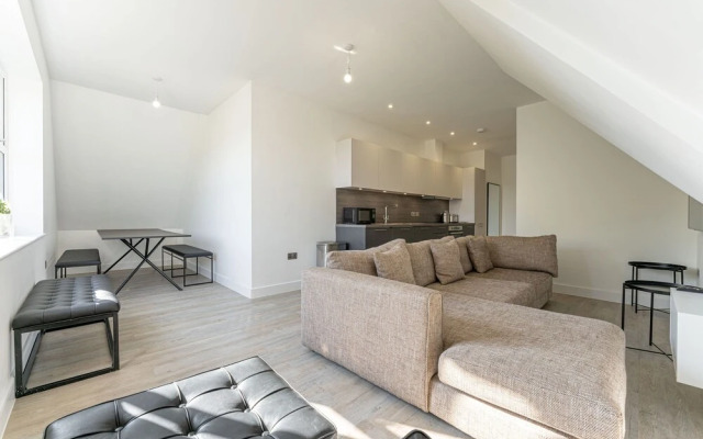 Contemporary 2 Bed Apartment Solihull NEC