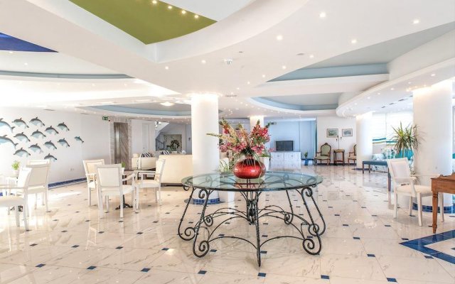 Belvedere Gerakas Luxury Suites