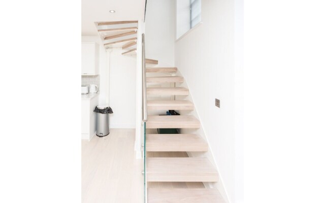 Bright, Newly Refurbished Townhouse in Bath