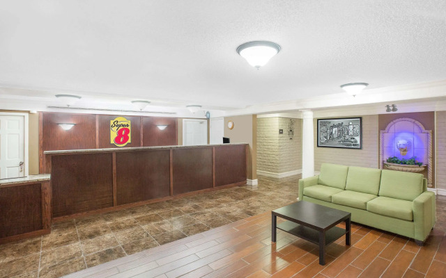 Super 8 by Wyndham Austell/Six Flags