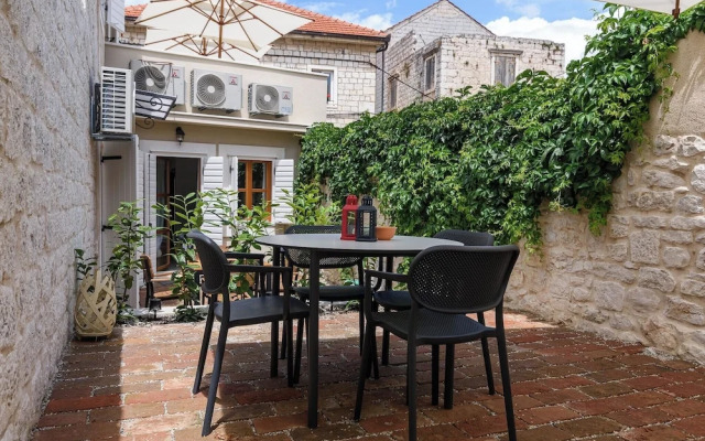 Oleander Center Suites