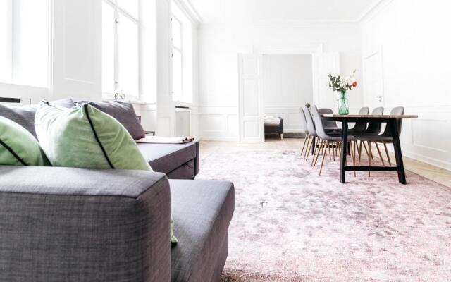 Lavish 4BR Flat in the Heart of CPH by The Canals