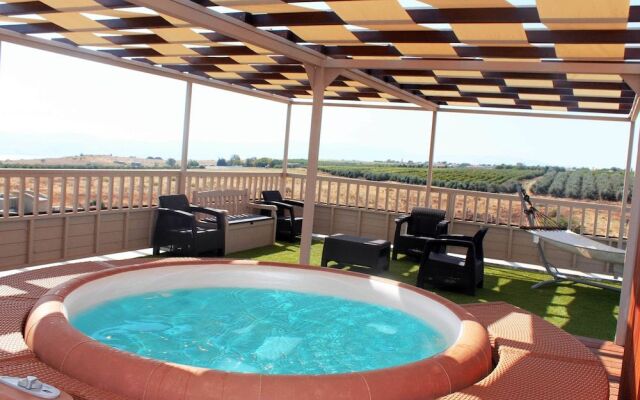 Lakeside Terrace