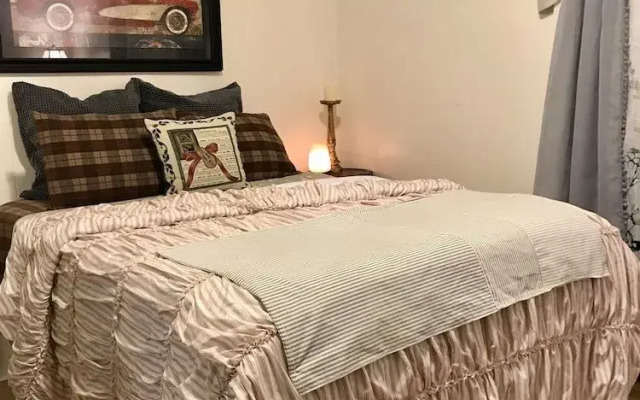 Charming Apartment in the Heart of Oshkosh