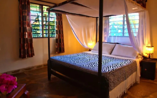 Villa Dora and Holly