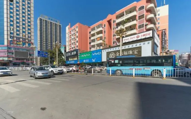 Huangjiang Holiday Hotel