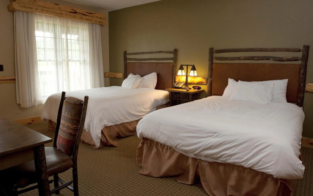 Hope Lake Lodge & Indoor Waterpark