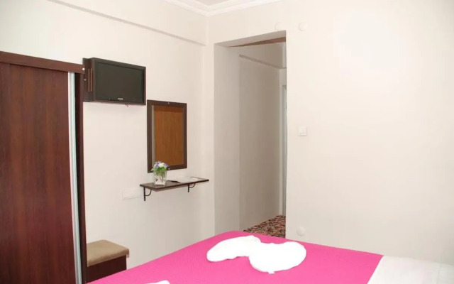 La Pazza Suites Hotel