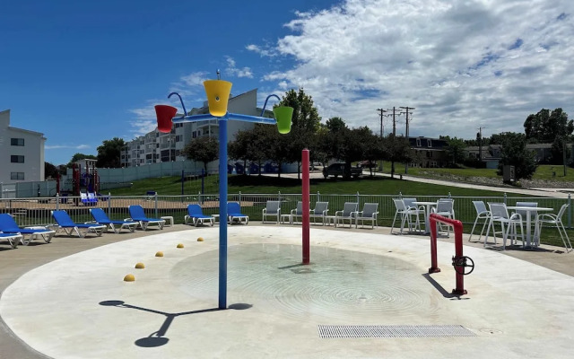 Panoramic Sunset Escape Waterfront Condo for 7!