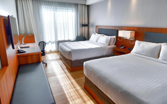 Holiday Inn Express And Suites Vaudreuil Dorion