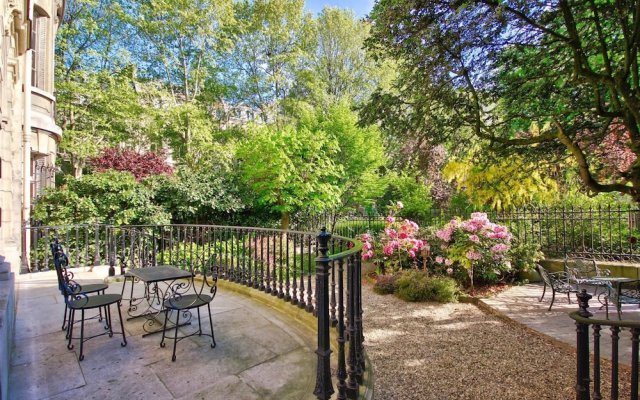 Luxury apartment - garden access Monceau