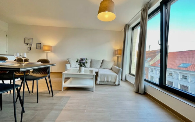 Modern 2BR 1.5 BA Near Diamond District by Oneluxstay
