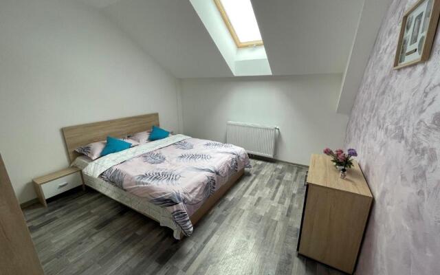 Apartament cu 2 camere, spatios si confortabil.
