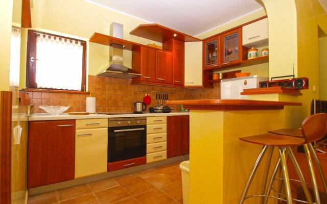 Apartment 389