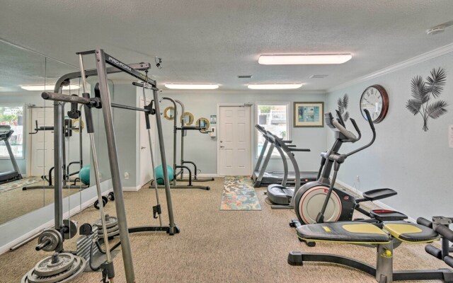 Bay View, Pool Access: Romantic Galveston Retreat!