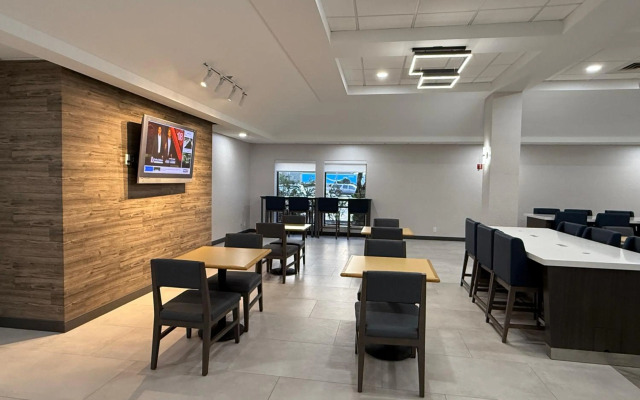 Quality Inn & Suites Baton Rouge West – Port Allen