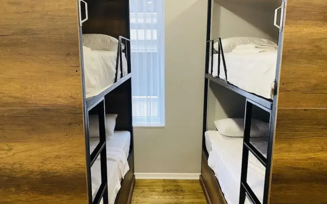 Moonlight Hotel & Hostel