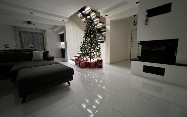 Luxury 4-bed Villa With Private Pool and Jacuzzi