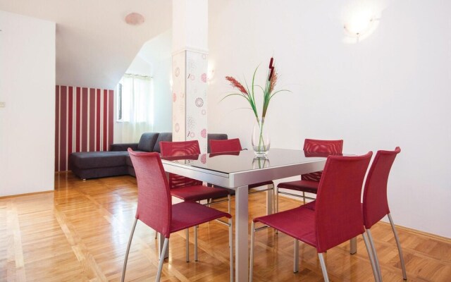 Nice Home in Skradin with Hot Tub, WiFi & 4 Bedrooms