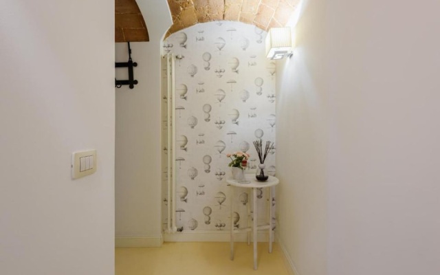 Cozy & Charming Florentine Hideaway