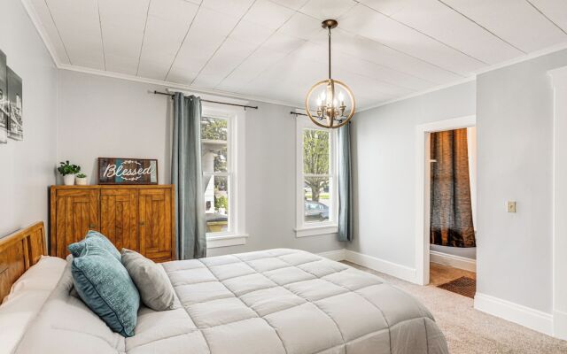 Downtown Sandusky Apartment Near Cedar Point!