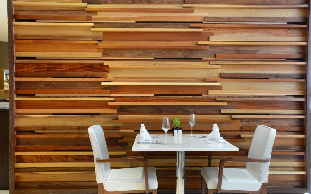 Отель The Cura Kensington