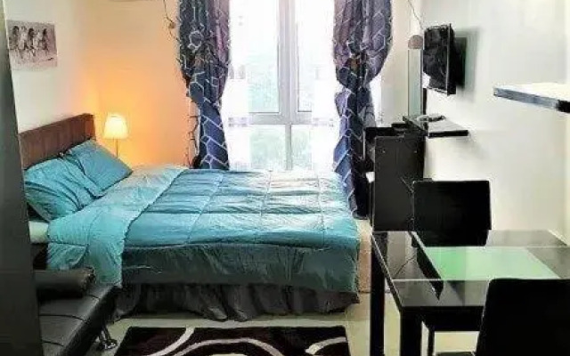 Studio Condominium - Short and Long Term Staycation