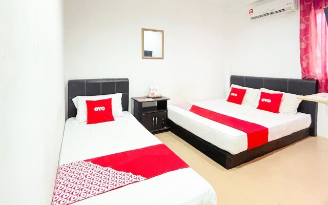 OYO 90324 Muar Station Hotel