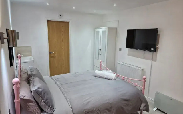 Sunset View Retreat in Wednesbury