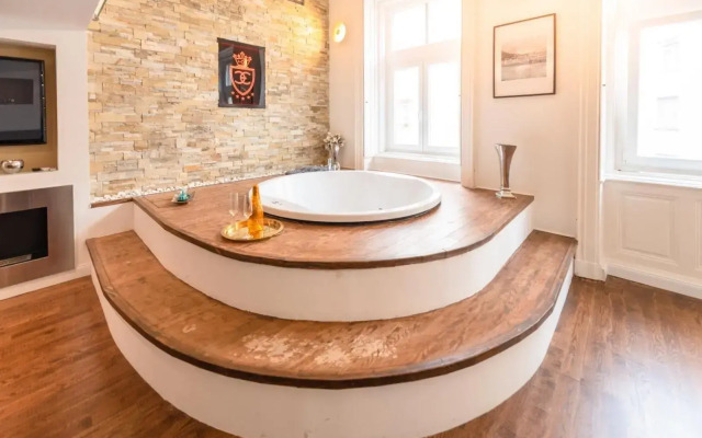 ANDRASSY 6 JACUZZI Suites