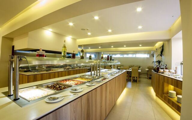 Porto Planos Beach Hotel