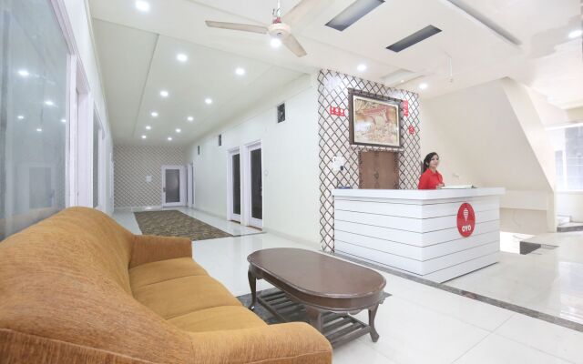 OYO 10376 Hotel Golden Inn