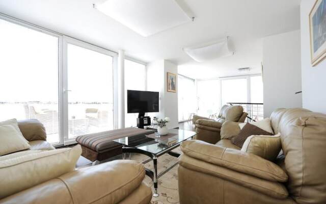 Sunset Penthouse Apartment with Hot Tub