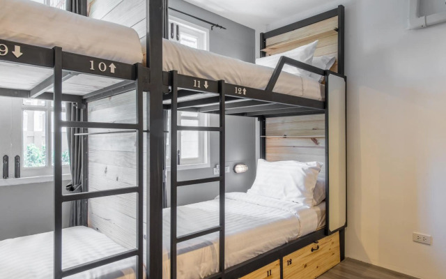 X9Hostel