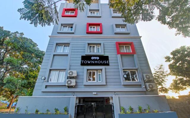 OYO Townhouse 572 RCC Skyline