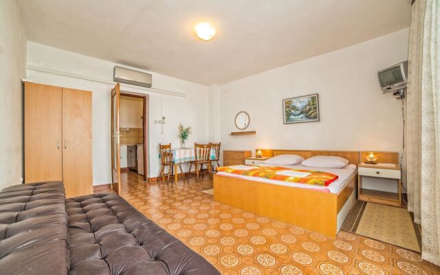 Apartments Lukin / Studio 4/2