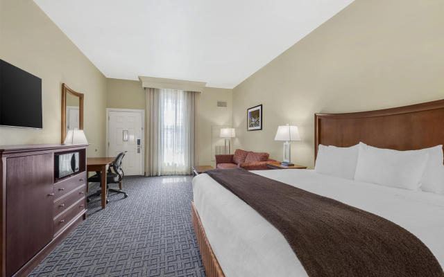 Best Western Plus Swiss Chalet Hotel & Suites