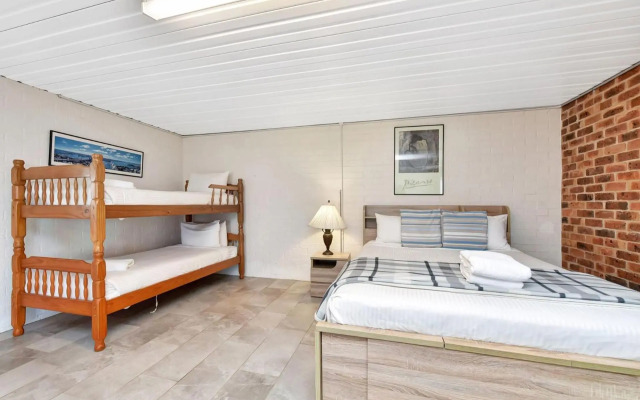 Noble Willow Estate Lovedale. Super Spacious, with views and pool