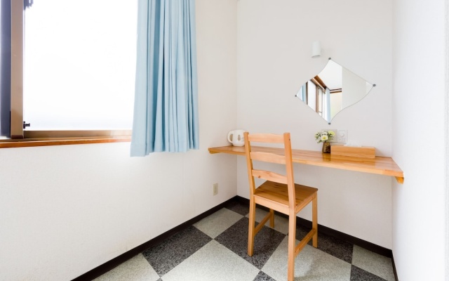 Yolee Guest House – Guest Rooms – Izumisano