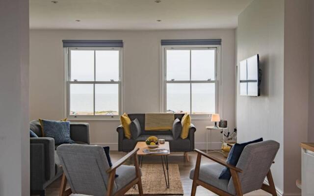 Stunning large sea view apartment - The Lookout