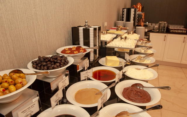 Empula Hotel & Residences