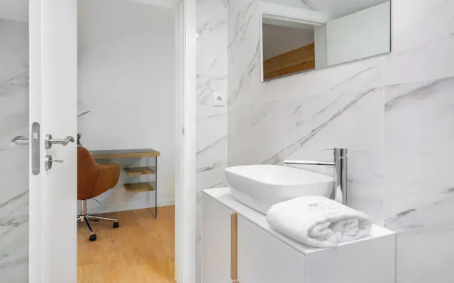 C314 Riverside View Premium Apartment w/ AC & Terrace