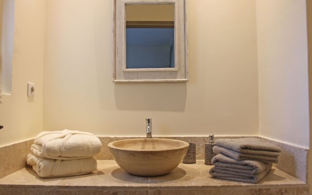 Grandeur Villa in Eygalières With Pool & 2 Terraces