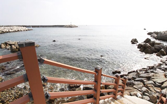 Yeongdeok Seapark Pension