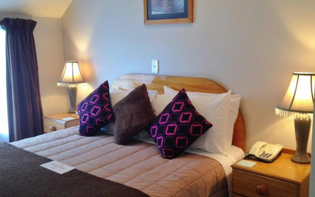 Bush Inn Court Motel