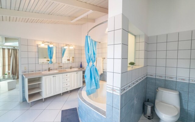 Plaza Achim Penthouse, 300m From Beach!