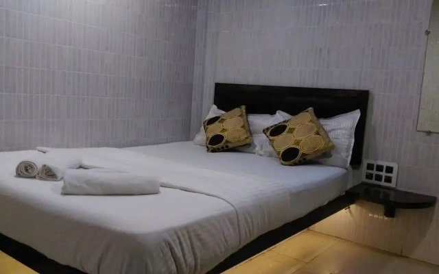 Hotel Paris Residency